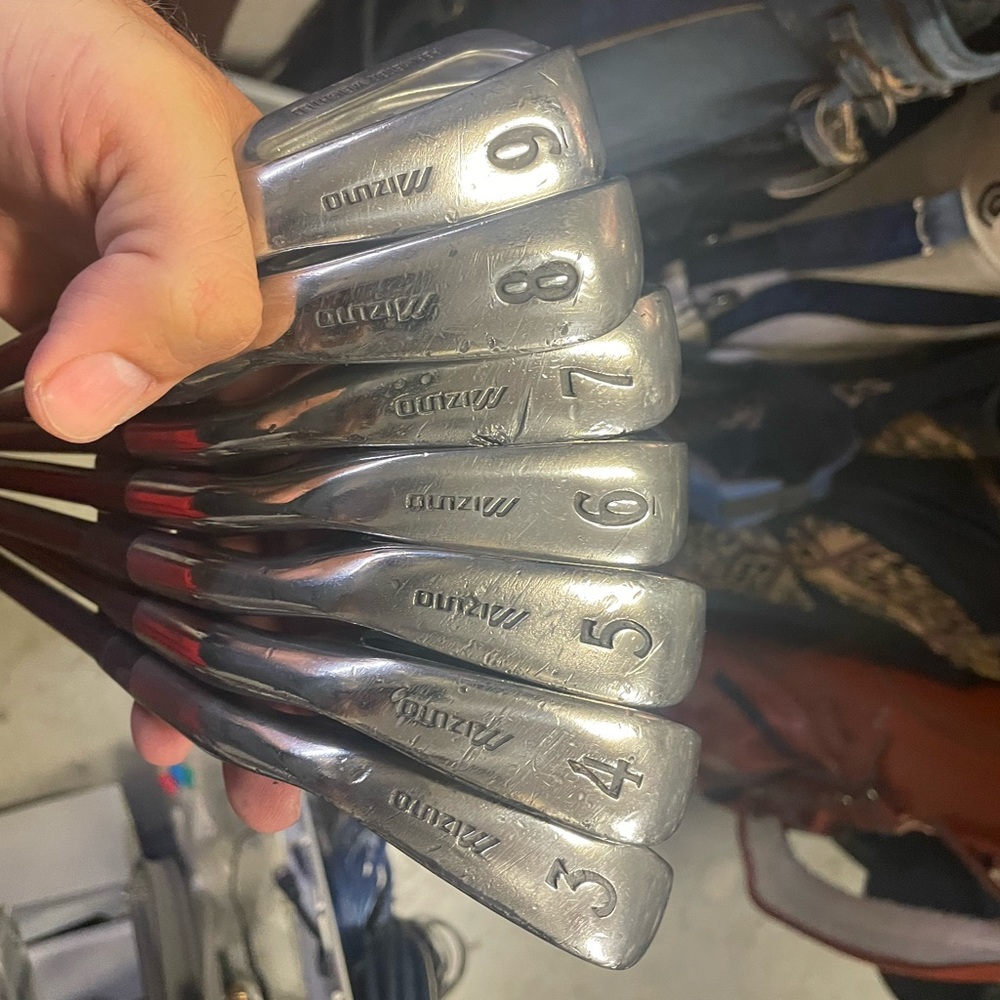 Mizuno iron set 7 Pc in right handed  graphite